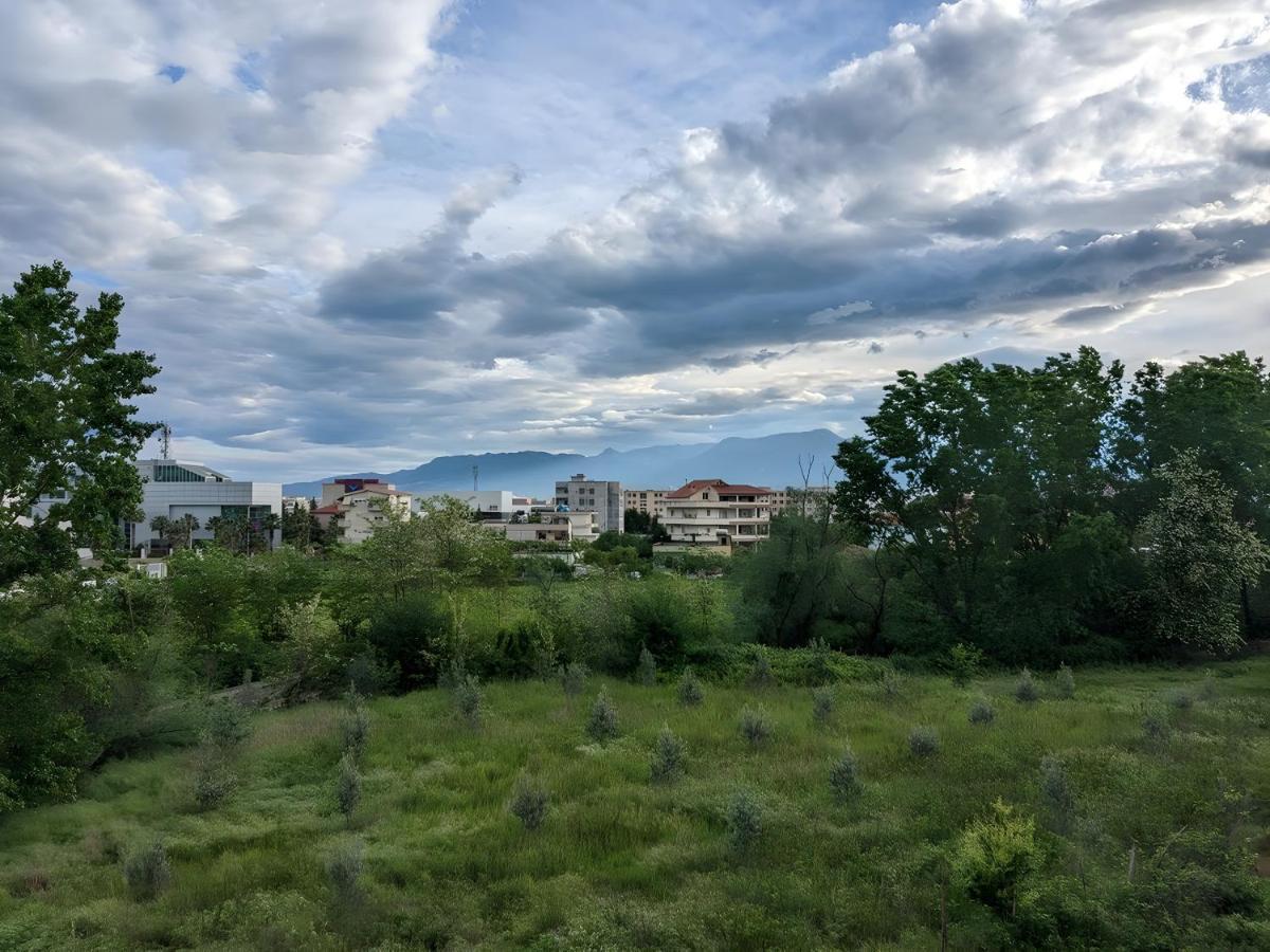 Sunny Riverside Tirana's Oasis - Breakfast & Dinner Privatunterkunft *